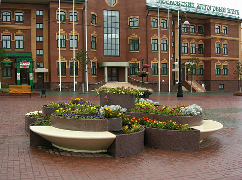 скамья, цветочницы для оформления городской площади