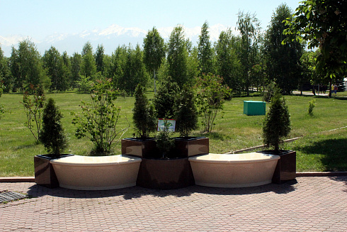 комплекс скамеек с цветочницами